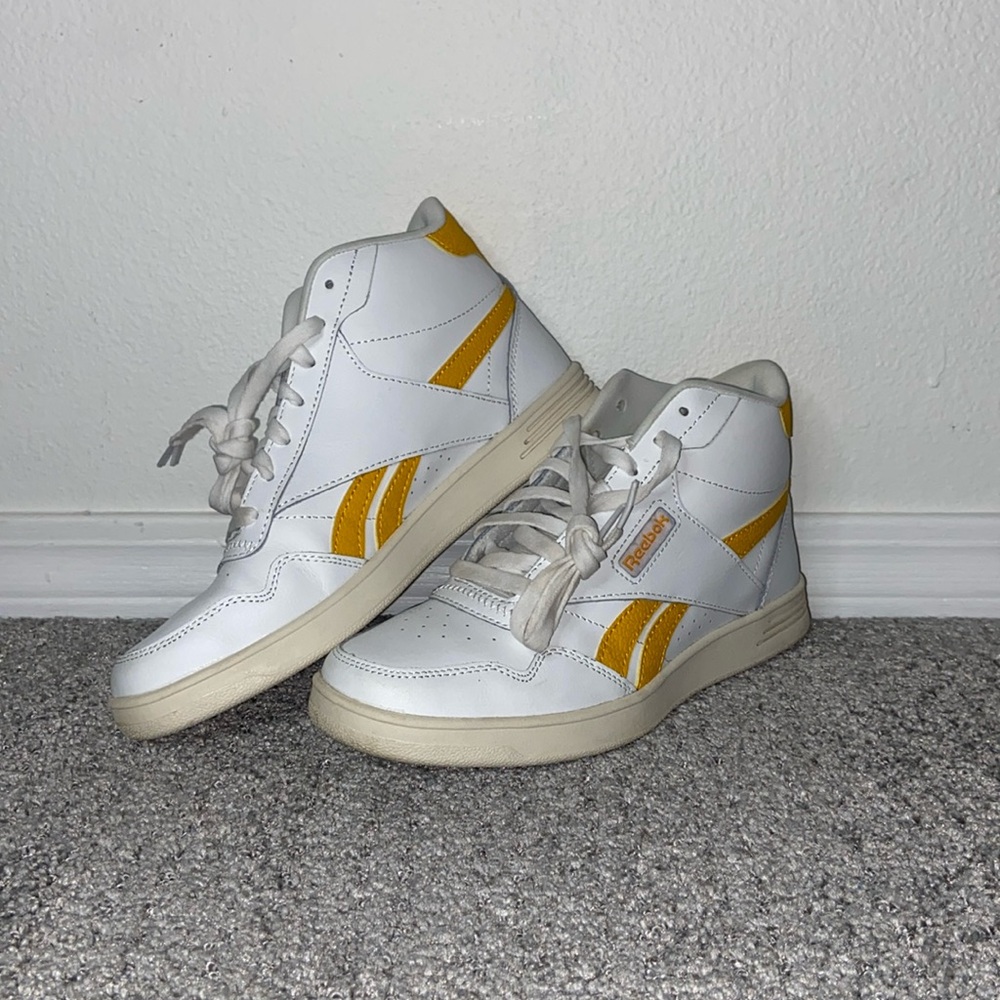 Like New- Hightop Sneakers